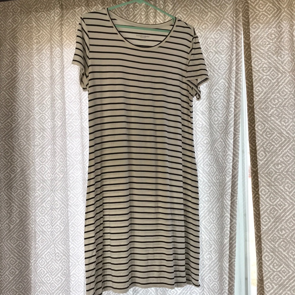 Short sleeve knit maternity dress